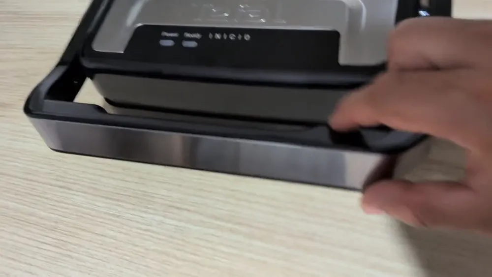 Gril et machine à panini Tefal Inicio Compact (GC270D10), vidéo 1 filmée par Marwane
